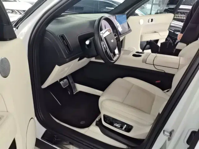 Li Auto L7 — Фото автомобиля 14