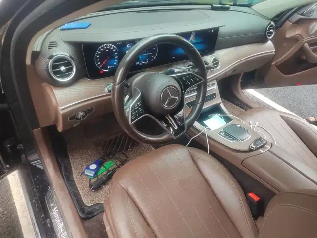Mercedes-Benz E-Class — Фото автомобиля 12