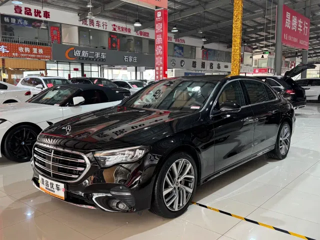 Фотография автомобиля — Mercedes-Benz E-Class