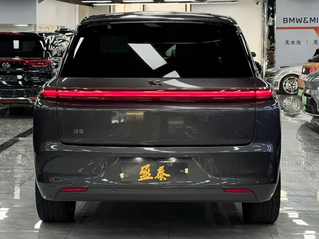 Li Auto L8 — Фото автомобиля 6