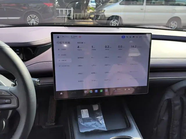 Xiaomi SU7 — Фото автомобиля 12