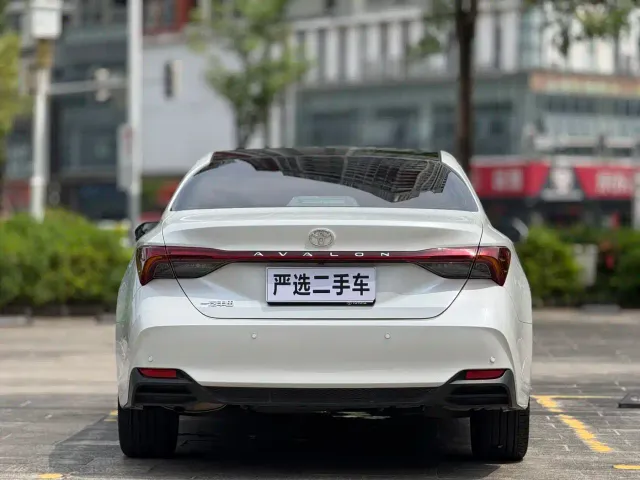 Toyota Avalon — Фото автомобиля 8
