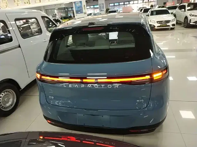 Leapmotor B10 — Фото автомобиля 5