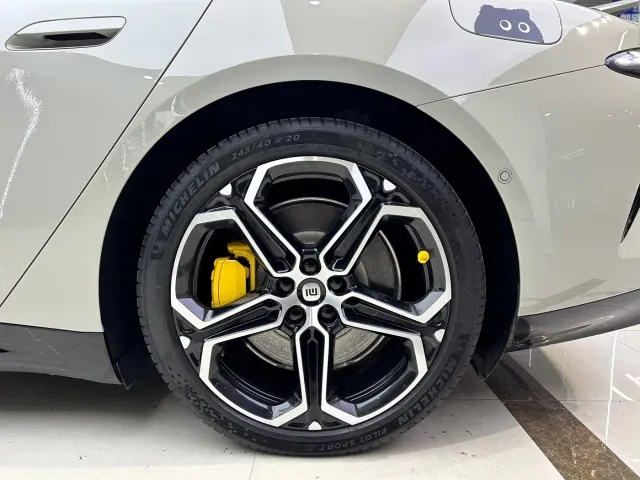 Xiaomi SU7 — Фото автомобиля 16