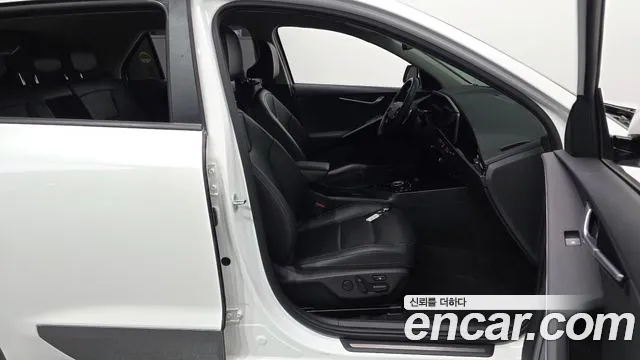 Kia Niro — Фото автомобиля 10