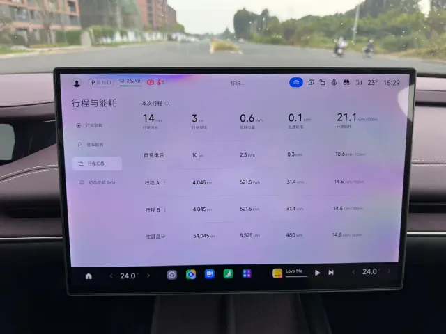 Xiaomi SU7 — Фото автомобиля 16