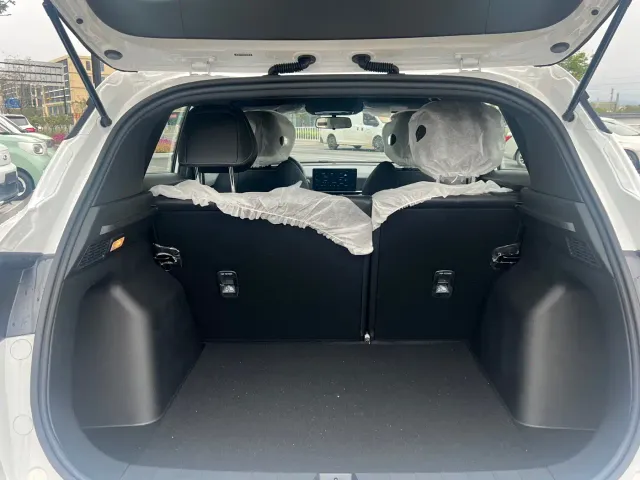 Geely Binyue — Фото автомобиля 15