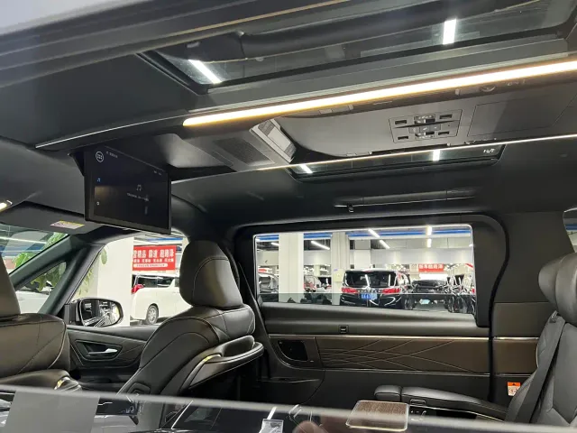 Toyota Vellfire — Фото автомобиля 10