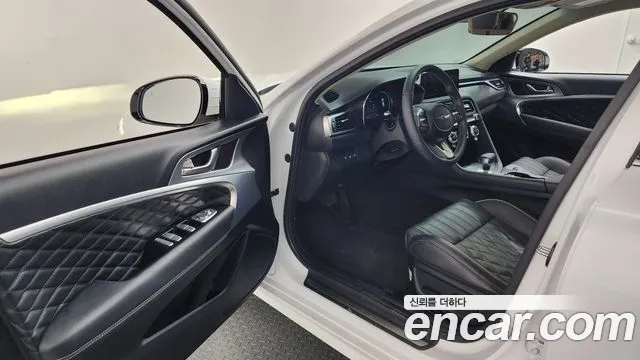 Genesis G70 — Фото автомобиля 10