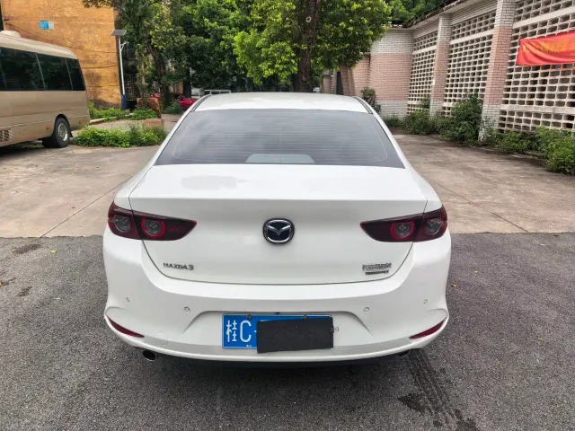 Mazda Axela — Фото автомобиля 5