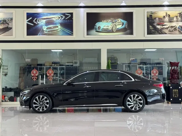 Mercedes-Benz E-Class — Фото автомобиля 3