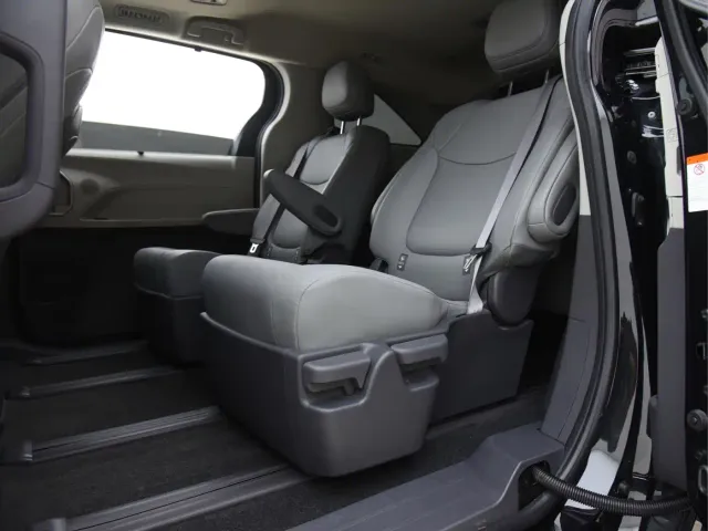 Toyota Granvia — Фото автомобиля 21