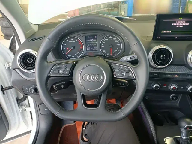 Audi Q2L — Фото автомобиля 10