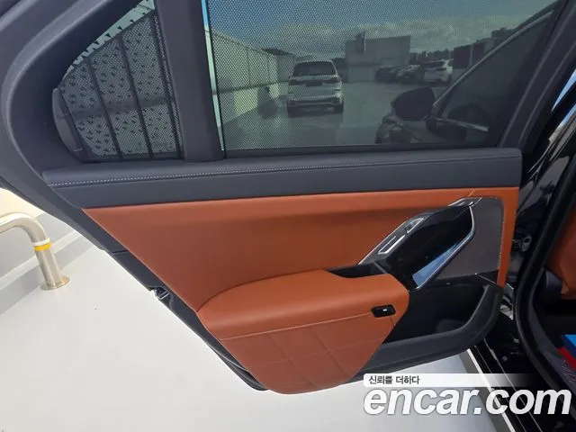 BMW 7 Series G70 — Фото автомобиля 18