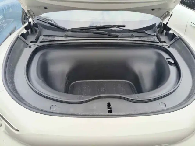 IM Motors LS6 — Фото автомобиля 9