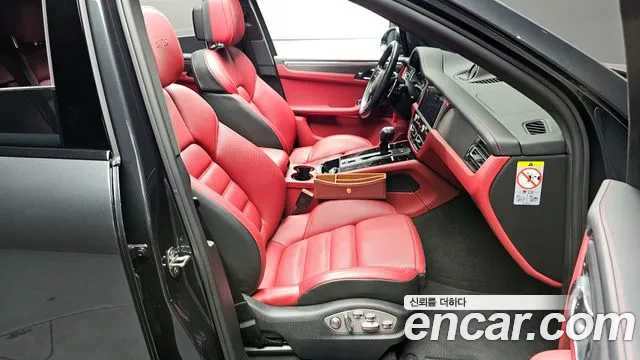 Porsche Macan — Фото автомобиля 10