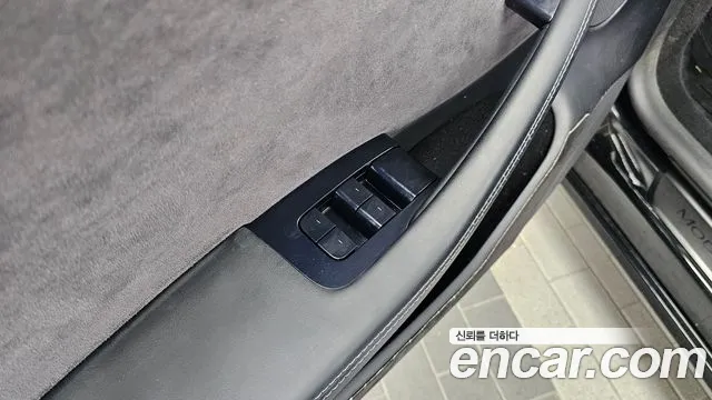 Tesla Model 3 — Фото автомобиля 29