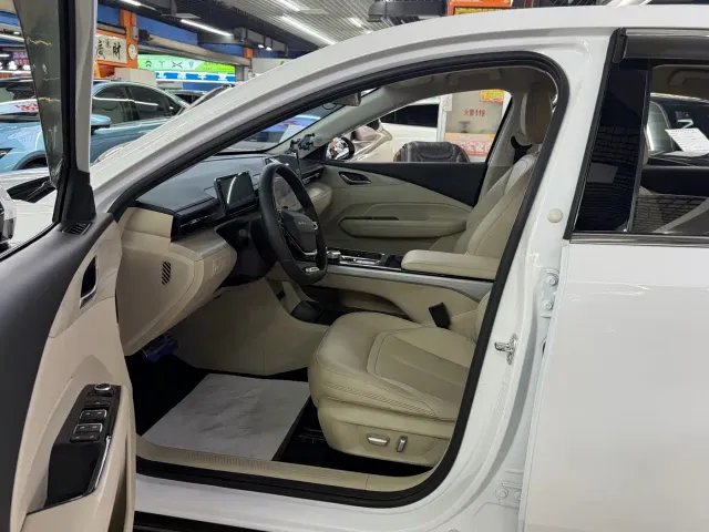 Wuling Starlight — Фото автомобиля 7