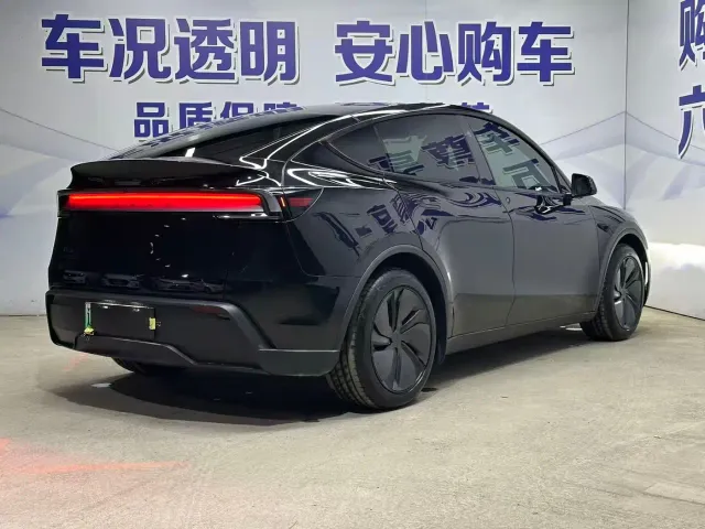 Tesla Model Y — Фото автомобиля 5