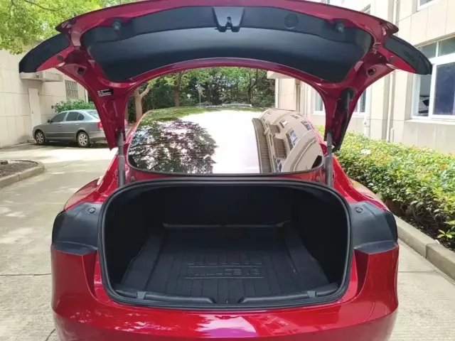 Tesla Model 3 — Фото автомобиля 18