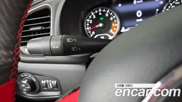 Jeep Renegade — Фото автомобиля 19