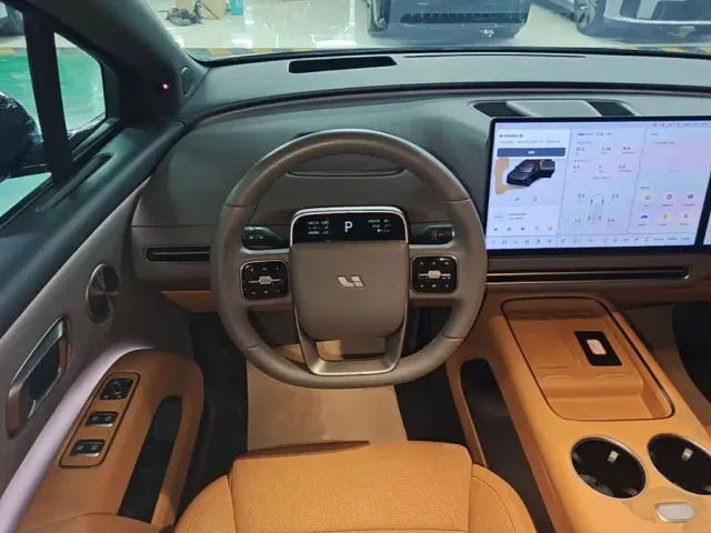 Li Auto i8 — Фото автомобиля 10