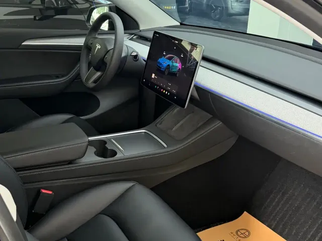 Tesla Model Y — Фото автомобиля 5