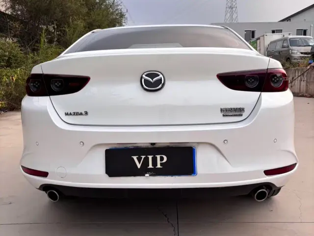 Mazda Axela — Фото автомобиля 9