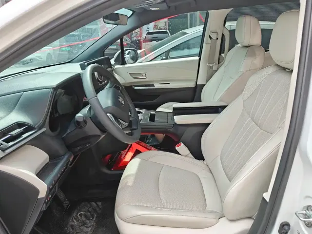 Toyota Granvia 2024 2.5L Hybrid Supreme ULTRA — Фото автомобиля 8