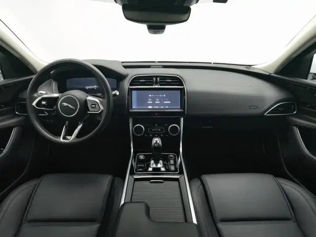 Jaguar XEL — Фото автомобиля 5