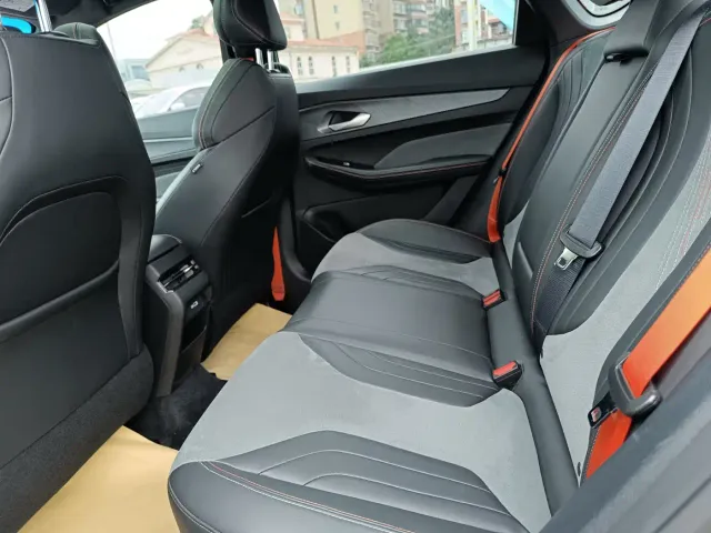 Geely Binrui — Фото автомобиля 10