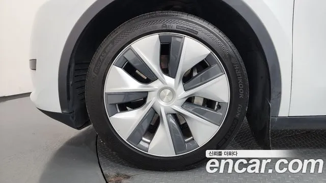 Tesla Model Y — Фото автомобиля 5