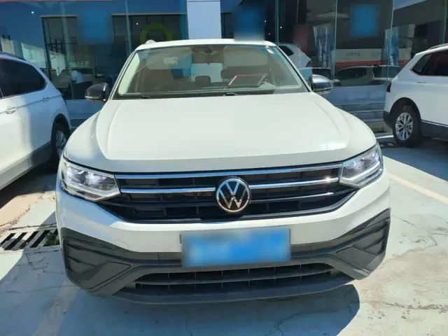 Volkswagen Tiguan L — Фото автомобиля 2
