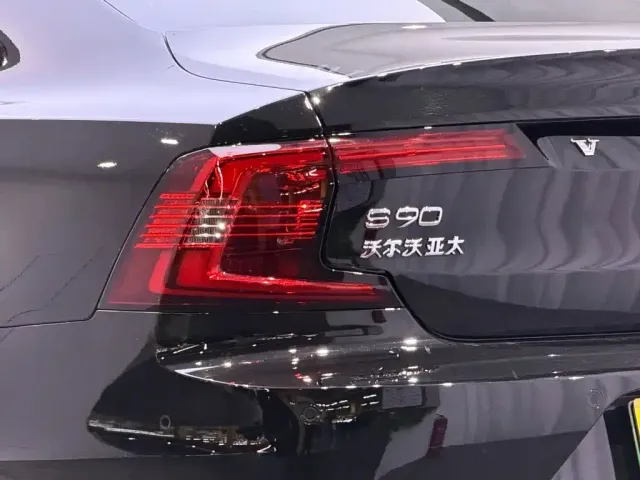 Volvo S90 — Фото автомобиля 8