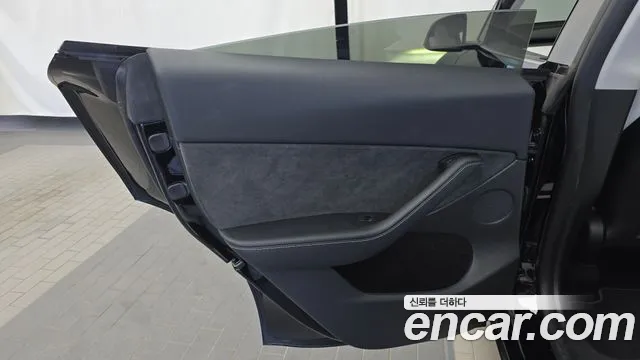 Tesla Model Y — Фото автомобиля 14