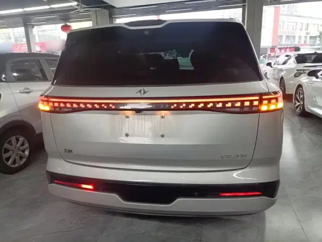 Dongfeng eπ 008 — Фото автомобиля 3