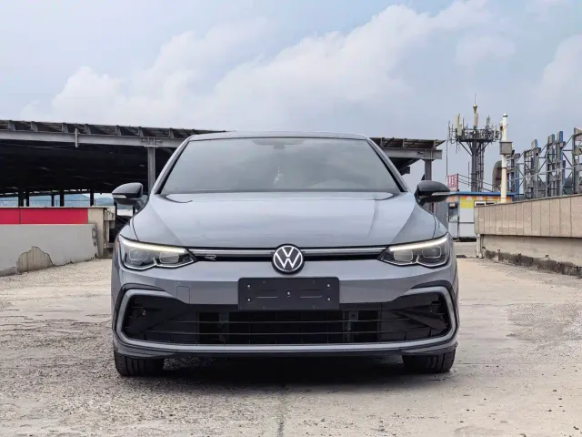 Volkswagen Golf — Фото автомобиля 2