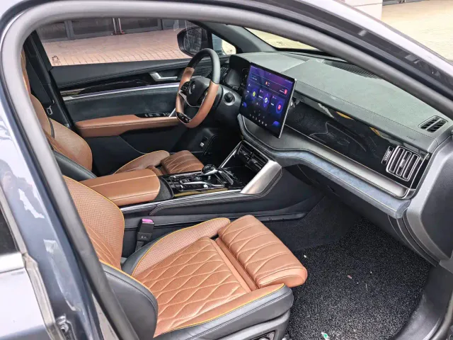 BYD Tang — Фото автомобиля 16