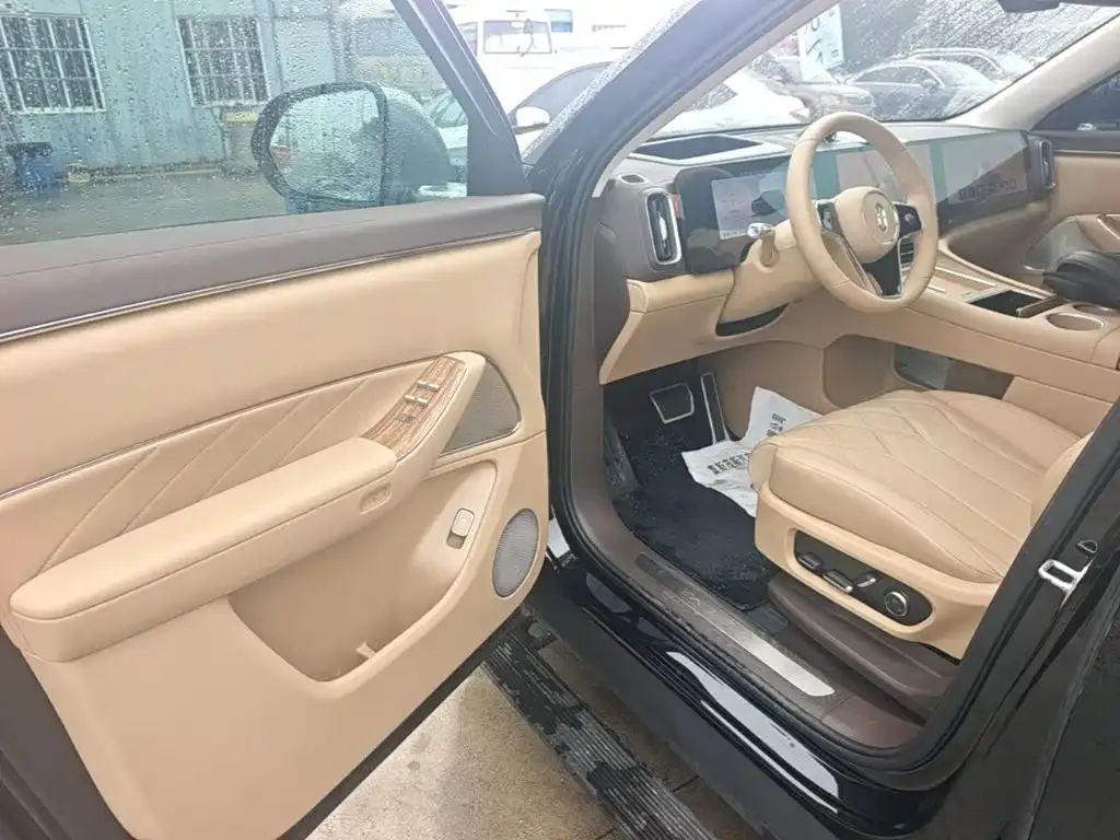 AITO Wenjie AITO M8 2025 Pure Electric Max+ 6-Seater Long Range Version — Фото автомобиля 15