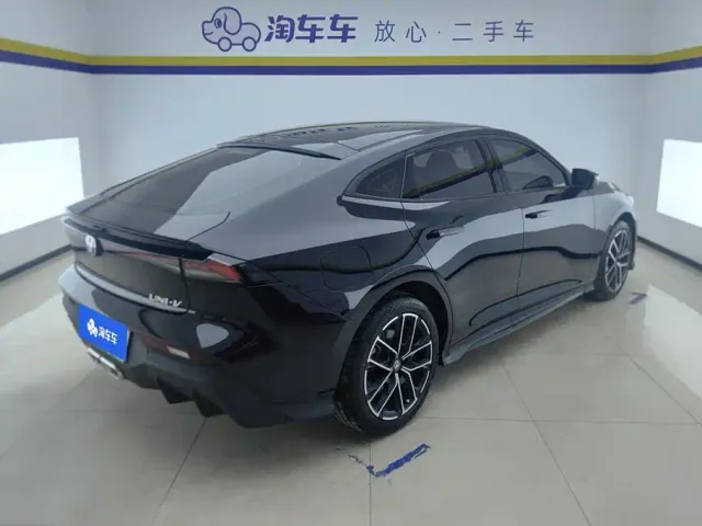 Changan Changan UNI-V iDD 2024 Blue Whale Smart iDD 136km Smart Cool — Фото автомобиля 3
