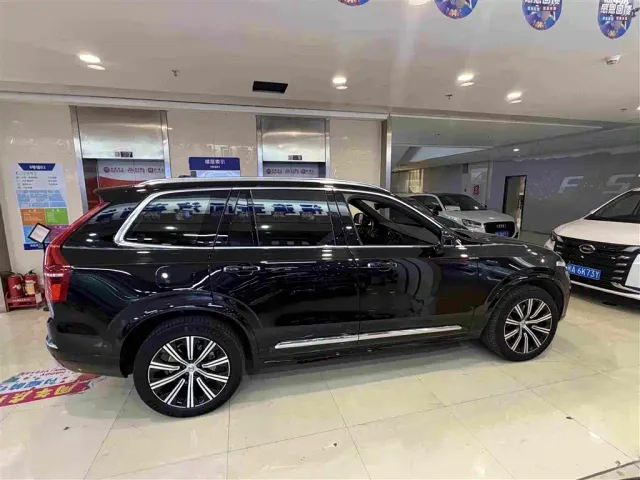 Volvo XC90 — Фото автомобиля 11