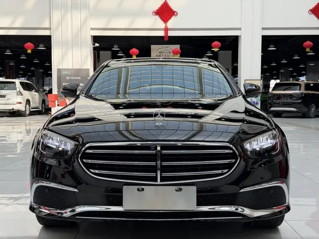 Mercedes-Benz E-Class — Фото автомобиля 2