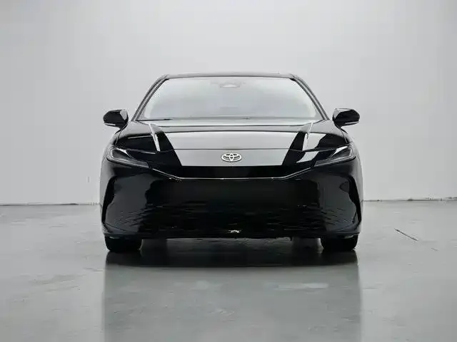 Toyota Camry — Фото автомобиля 2