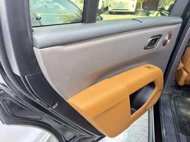 Li Auto i8 — Фото автомобиля 7