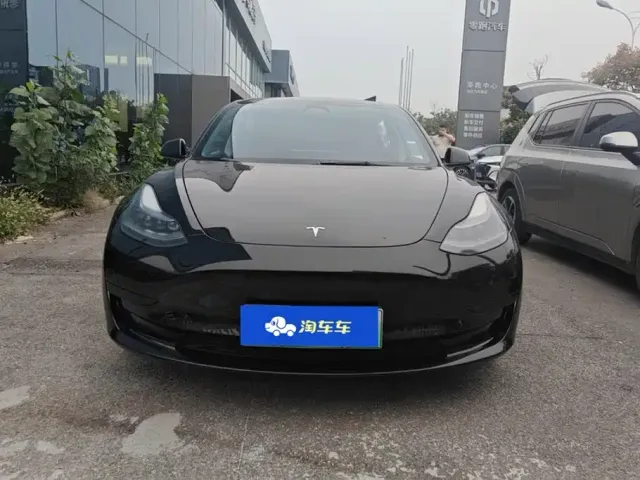 Tesla Model 3 — Фото автомобиля 2
