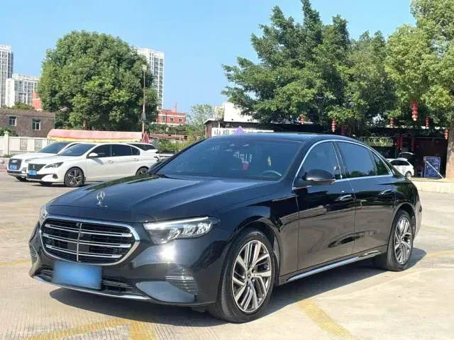 Фотография автомобиля — Mercedes-Benz E-Class