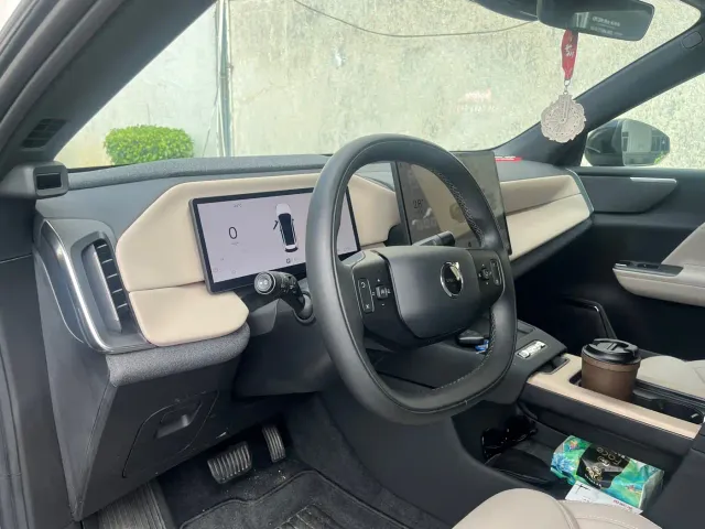 Volvo XC70 Plug-in Hybrid — Фото автомобиля 11