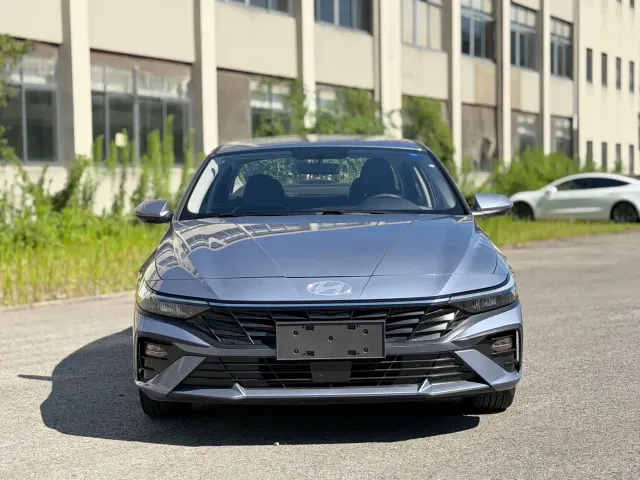 Hyundai Elantra — Фото автомобиля 2