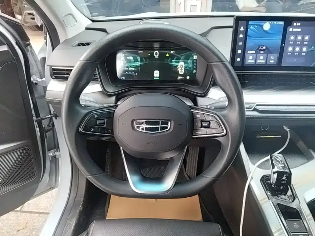 Geely Emgrand L HiP 2024 Model Champion Edition 1.5TD-DHT Pro 100KM Surpassing Type — Фото автомобиля 10