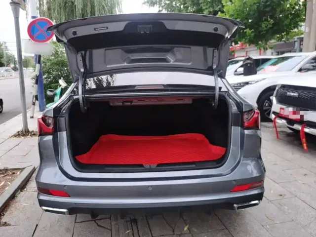 Roewe i5 — Фото автомобиля 18